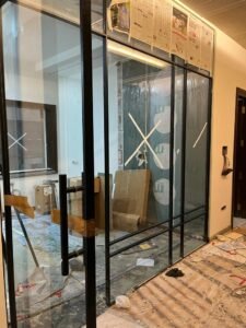 Aluminium doors with fix partition